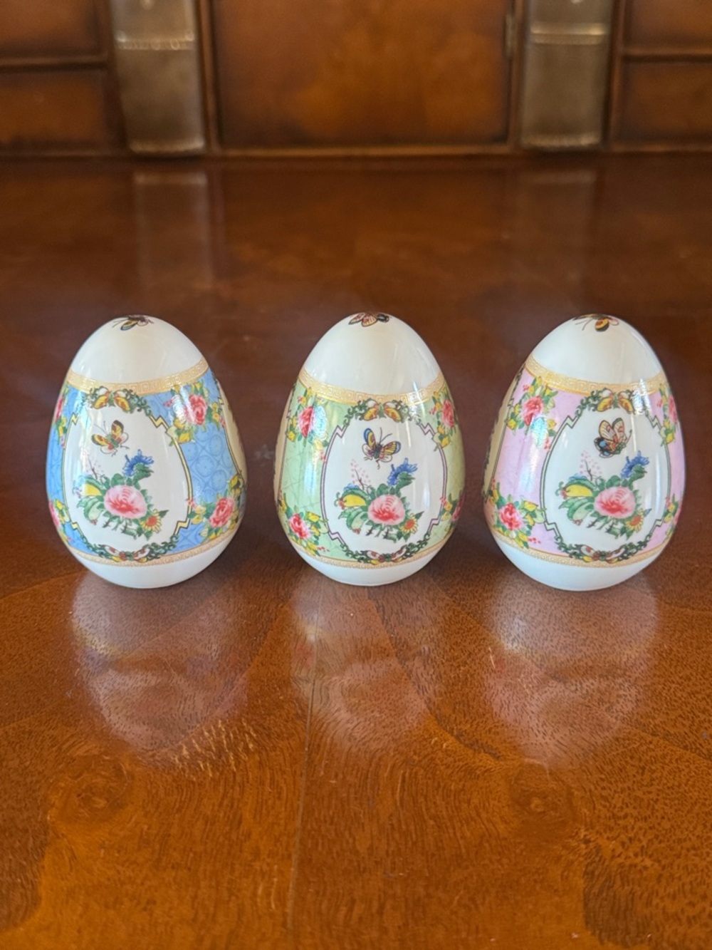 Williams Sonoma Famille Rose Decorative Egg Set - White, Pink, Blue, Gold - Picture 4 of 8